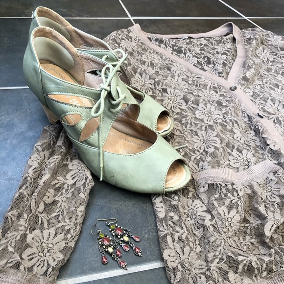 ✨3/$30 Antique style earrings - Picture 2 of 5